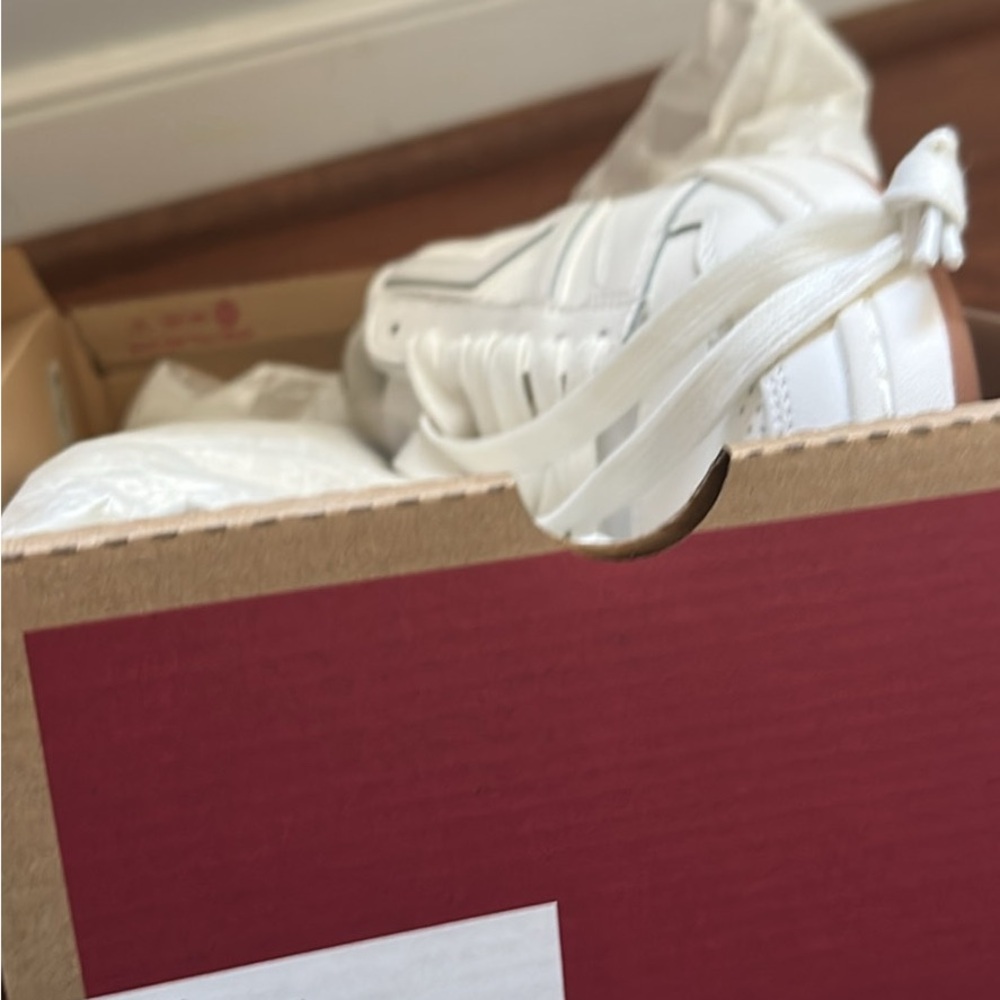 Vans Women’s Lowland White Leather Sneakers - Picture 4 of 5